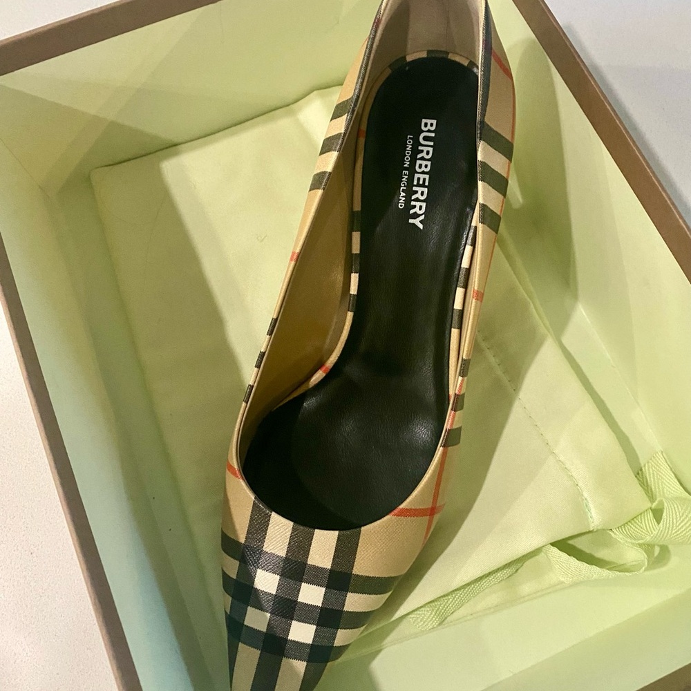Burberry Aubri Kitten Heels size 41 - Picture 2 of 6